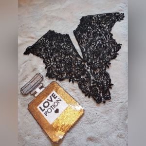 Large Perfume Patch & Lace Collar